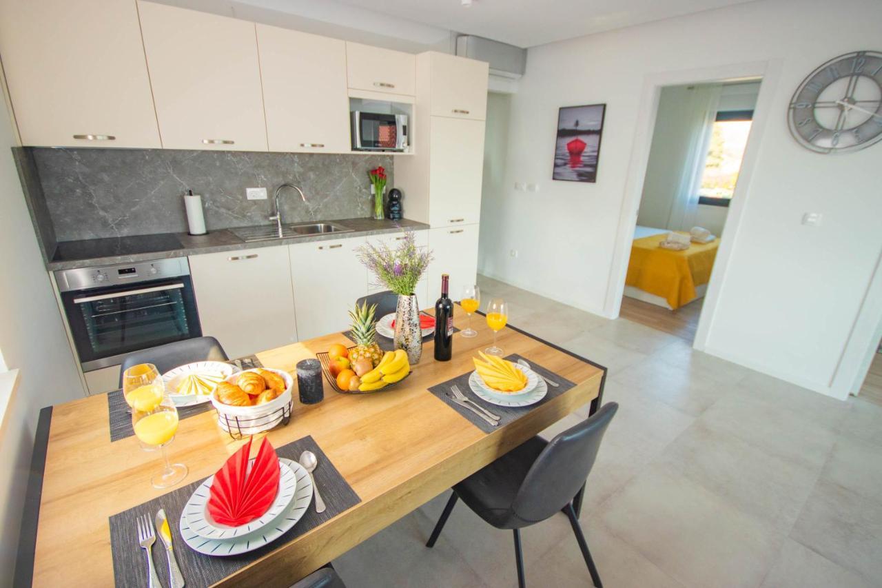 Apartmani Le-Lu Kaštela 外观 照片